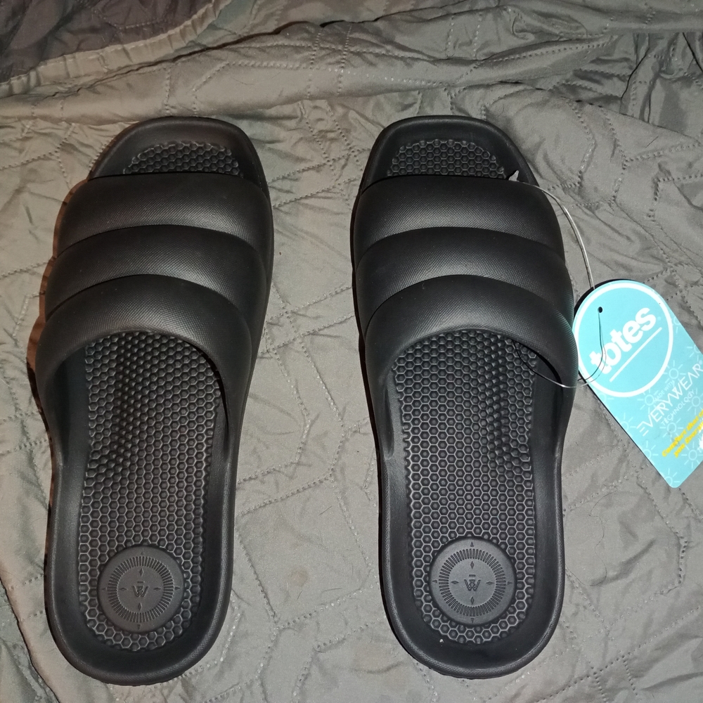 Totes Black Textured Slide Sandals
